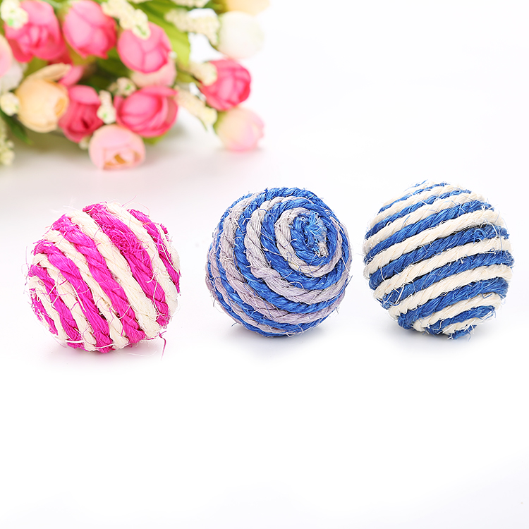 Wholesale Pet Cat Playing Sound Sisal Cat Toy Ball With Rattle